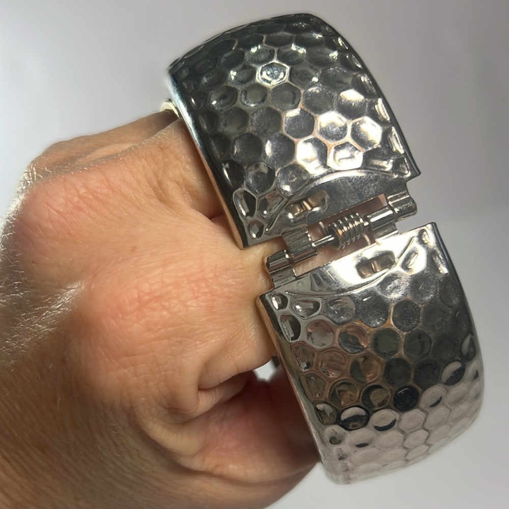 Silver cuff bracelet easy on off 1 1/4” thick - Picture 6 of 8